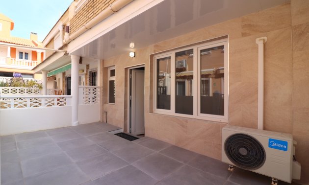 Resale - Apartment / flat -
Torrevieja - Torre La Mata