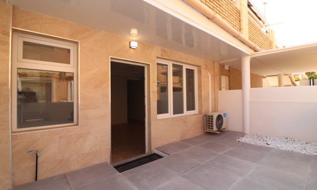 Resale - Apartment / flat -
Torrevieja - Torre La Mata