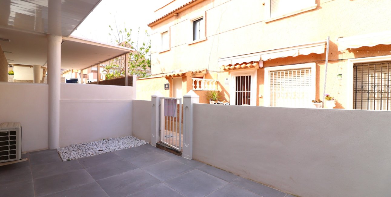 Resale - Apartment / flat -
Torrevieja - Torre La Mata