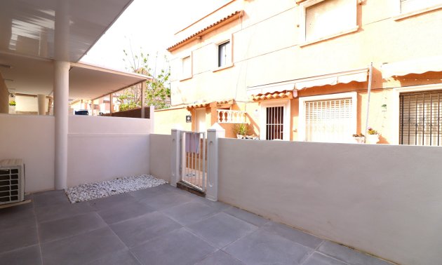 Resale - Apartment / flat -
Torrevieja - Torre La Mata