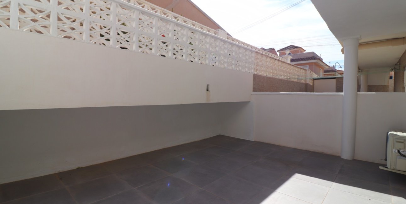 Resale - Apartment / flat -
Torrevieja - Torre La Mata