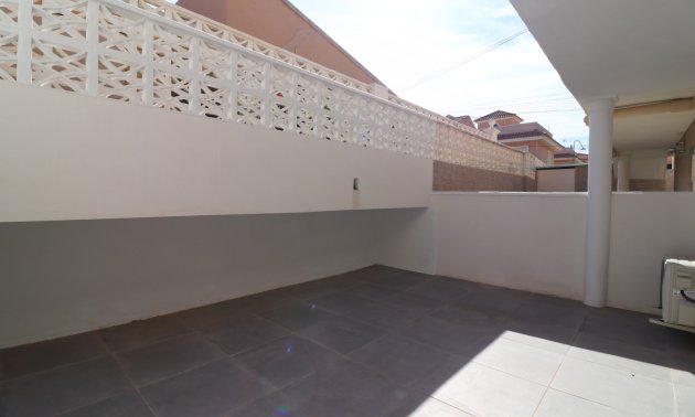 Resale - Apartment / flat -
Torrevieja - Torre La Mata