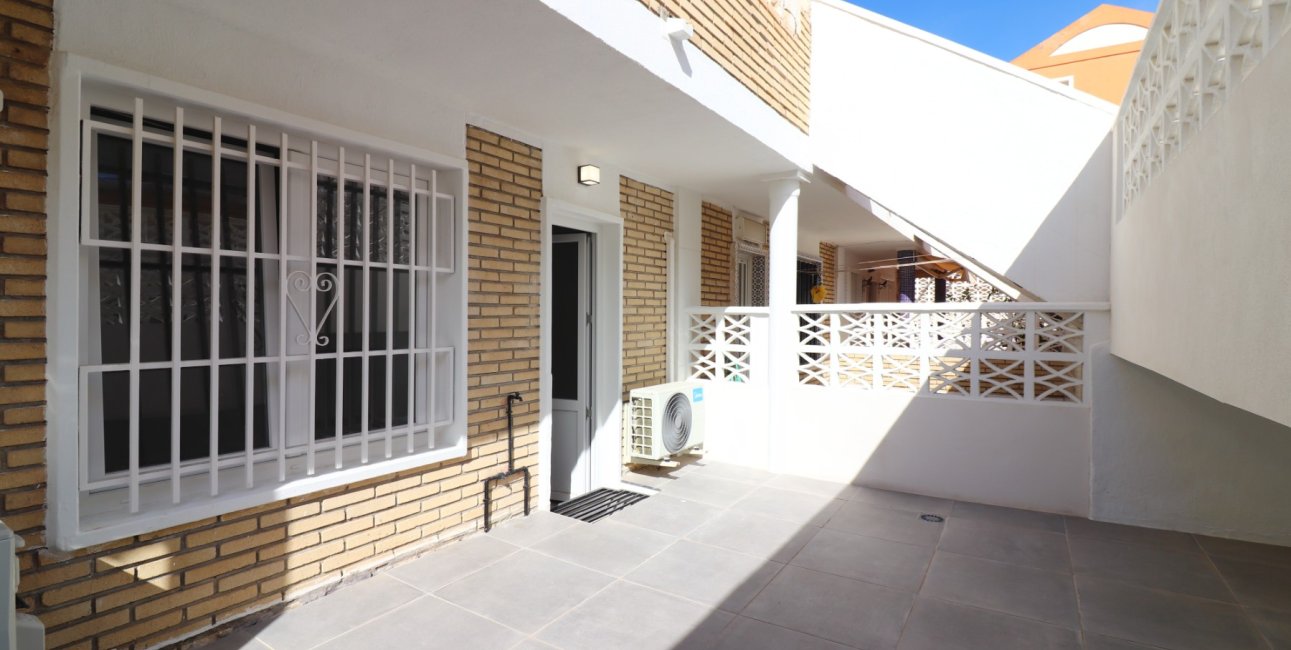 Resale - Apartment / flat -
Torrevieja - Torre La Mata