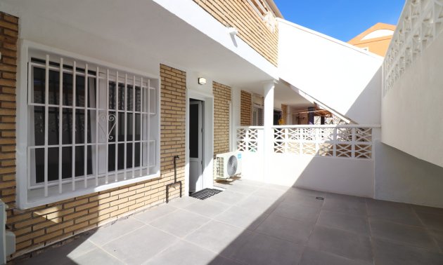 Resale - Apartment / flat -
Torrevieja - Torre La Mata