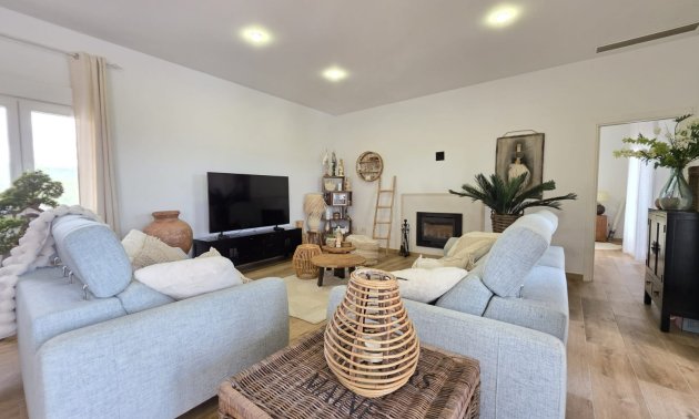 Resale - Country House -
Pinoso - Pinoso - Country