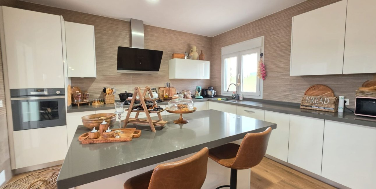 Resale - Country House -
Pinoso - Pinoso - Country