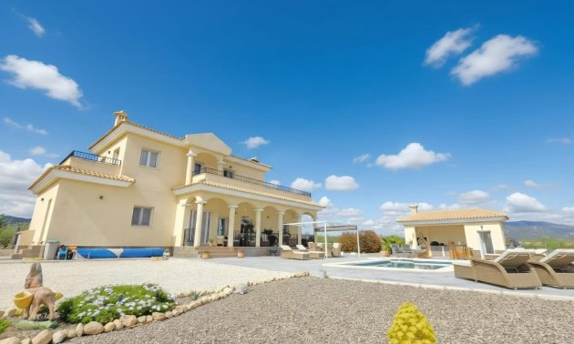 Resale - Country House -
Pinoso - Pinoso - Country