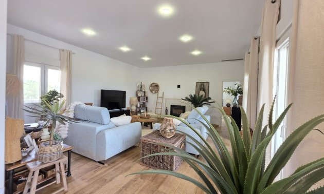 Resale - Country House -
Pinoso - Pinoso - Country