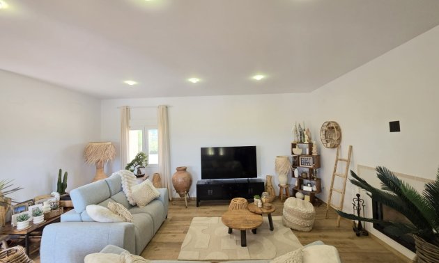 Resale - Country House -
Pinoso - Pinoso - Country