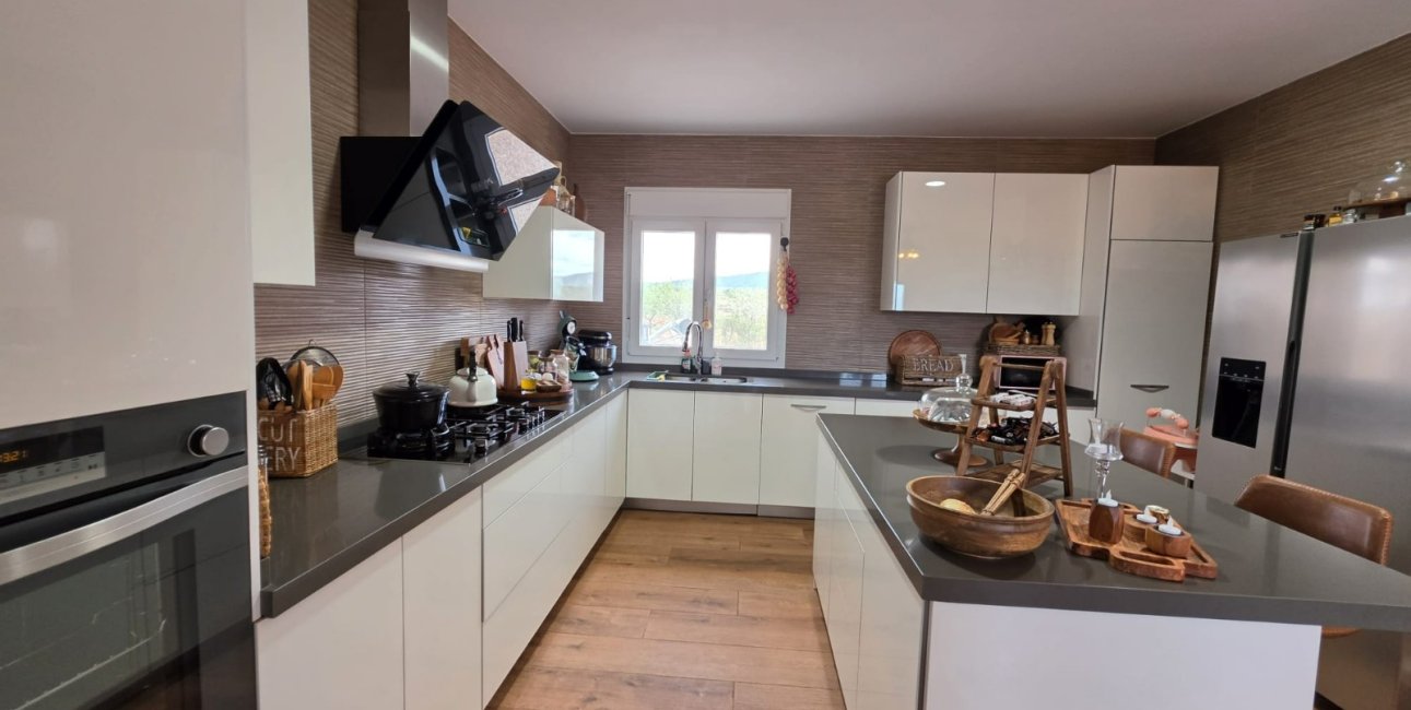 Resale - Country House -
Pinoso - Pinoso - Country