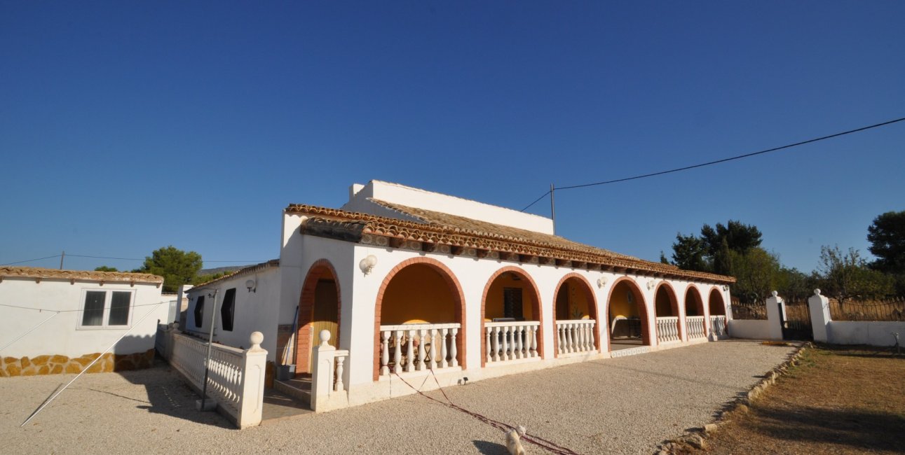 Resale - Country House -
Pinoso - Pinoso - Town