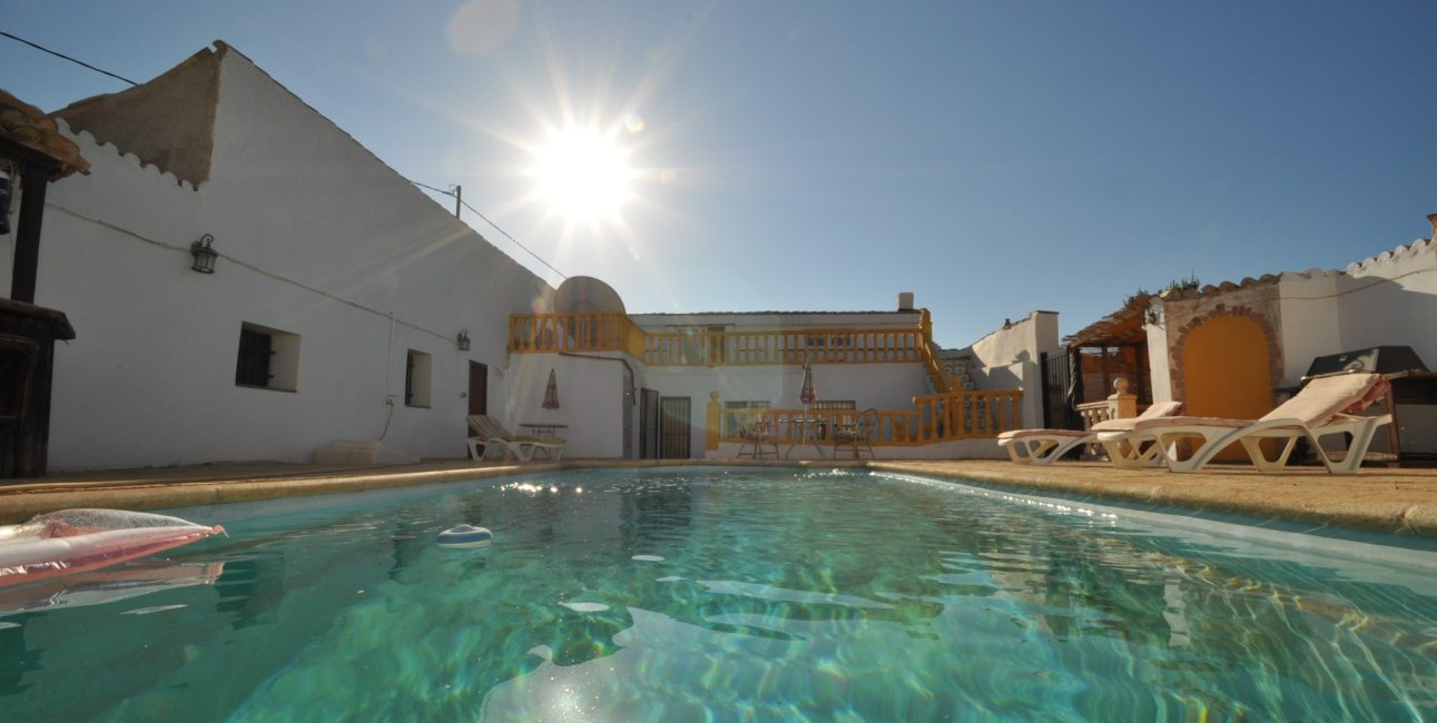 Resale - Country House -
Pinoso - Pinoso - Town