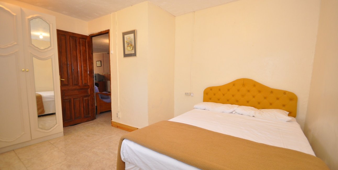 Resale - Country House -
Pinoso - Pinoso - Town