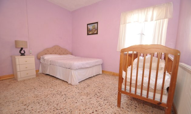 Resale - Country House -
Pinoso - Pinoso - Town