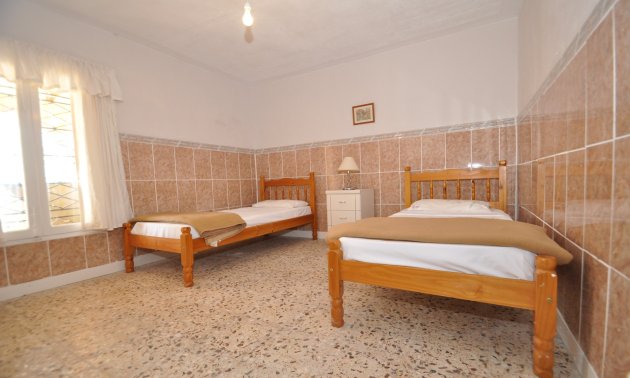 Resale - Country House -
Pinoso - Pinoso - Town