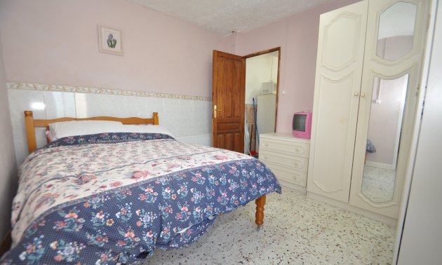 Resale - Country House -
Pinoso - Pinoso - Town