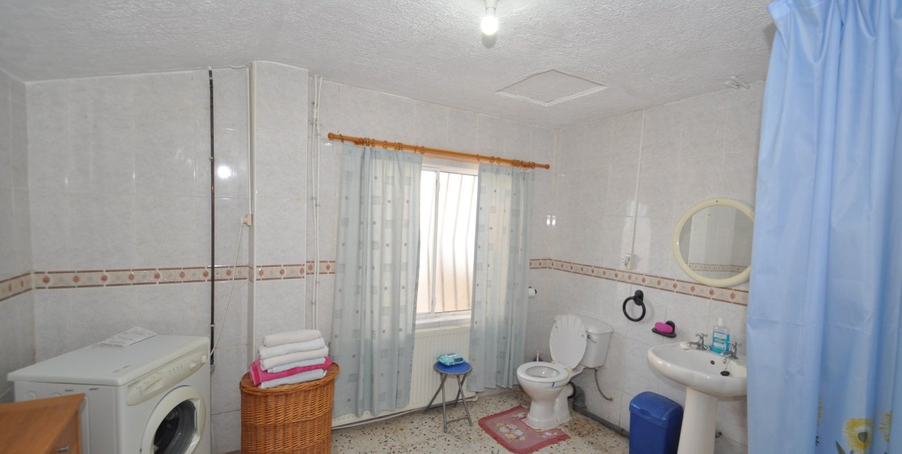 Resale - Country House -
Pinoso - Pinoso - Town