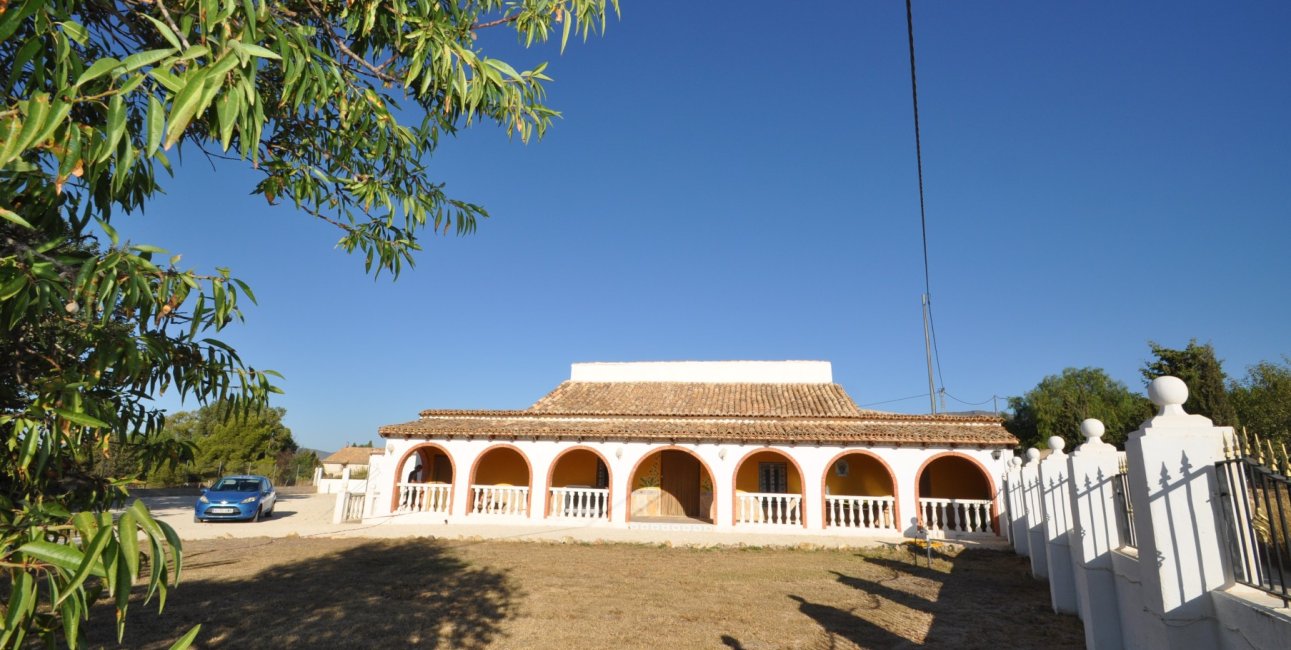 Resale - Country House -
Pinoso - Pinoso - Town