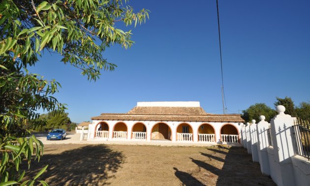 Resale - Country House -
Pinoso - Pinoso - Town
