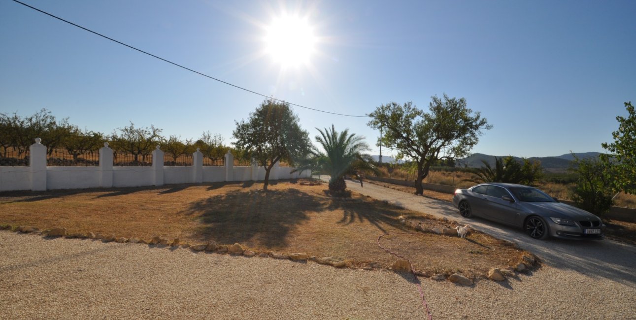 Resale - Country House -
Pinoso - Pinoso - Town