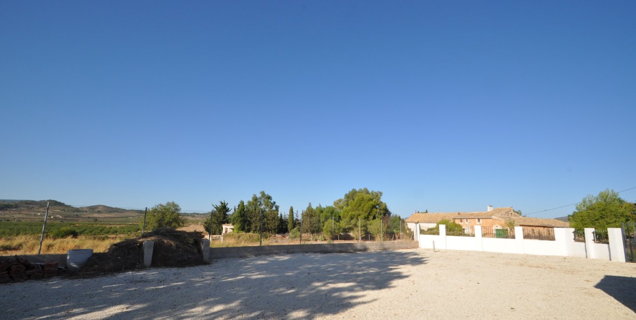 Resale - Country House -
Pinoso - Pinoso - Town