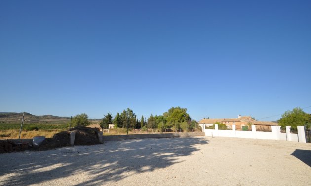 Resale - Country House -
Pinoso - Pinoso - Town