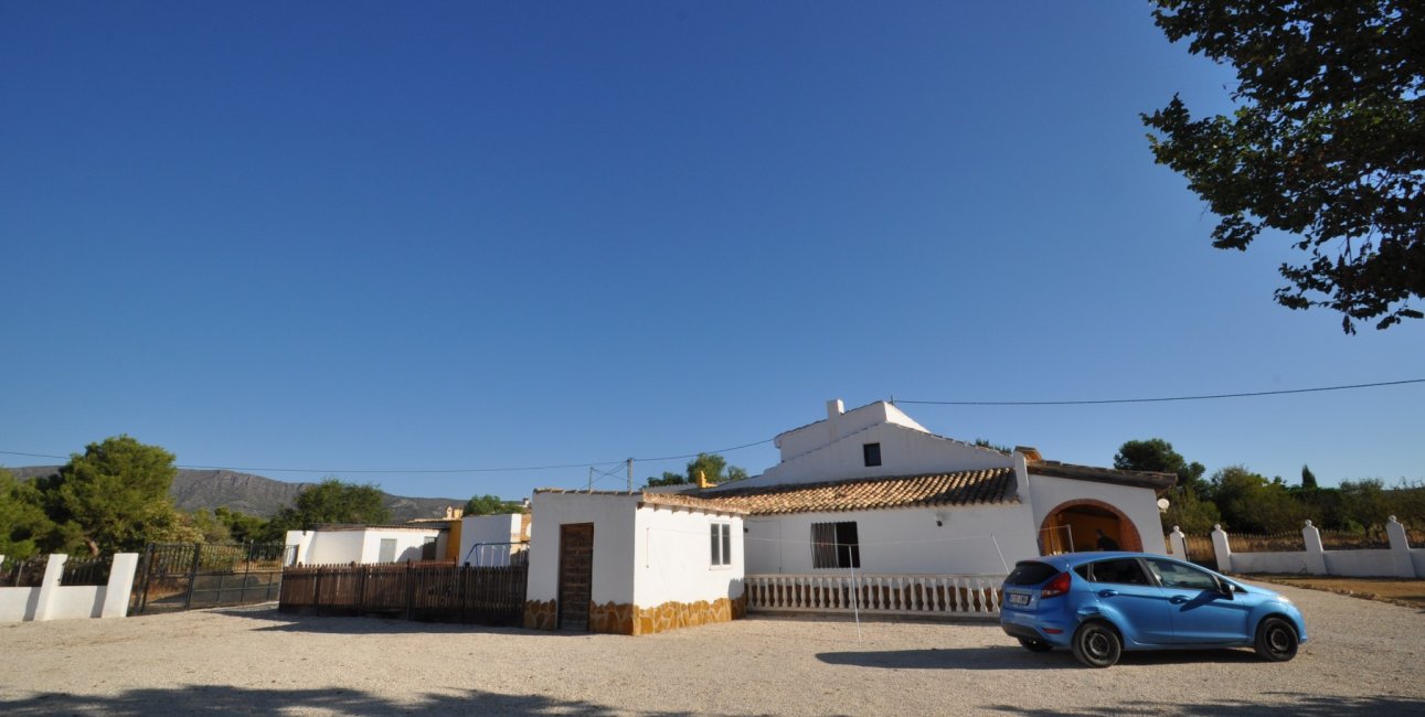 Resale - Country House -
Pinoso - Pinoso - Town