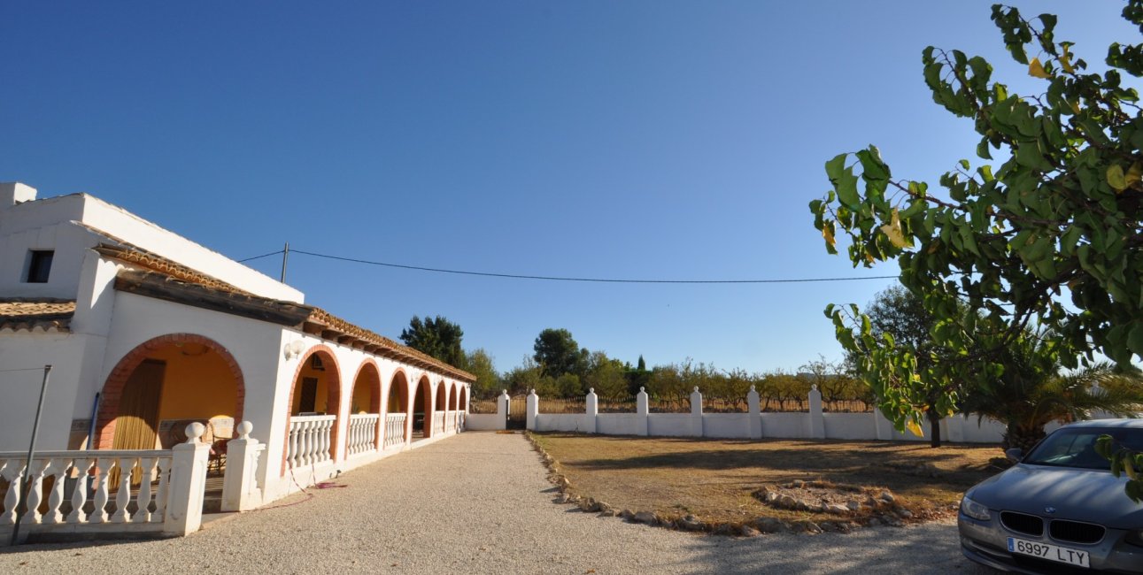 Resale - Country House -
Pinoso - Pinoso - Town