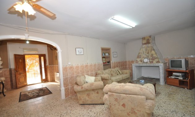 Resale - Country House -
Pinoso - Pinoso - Town