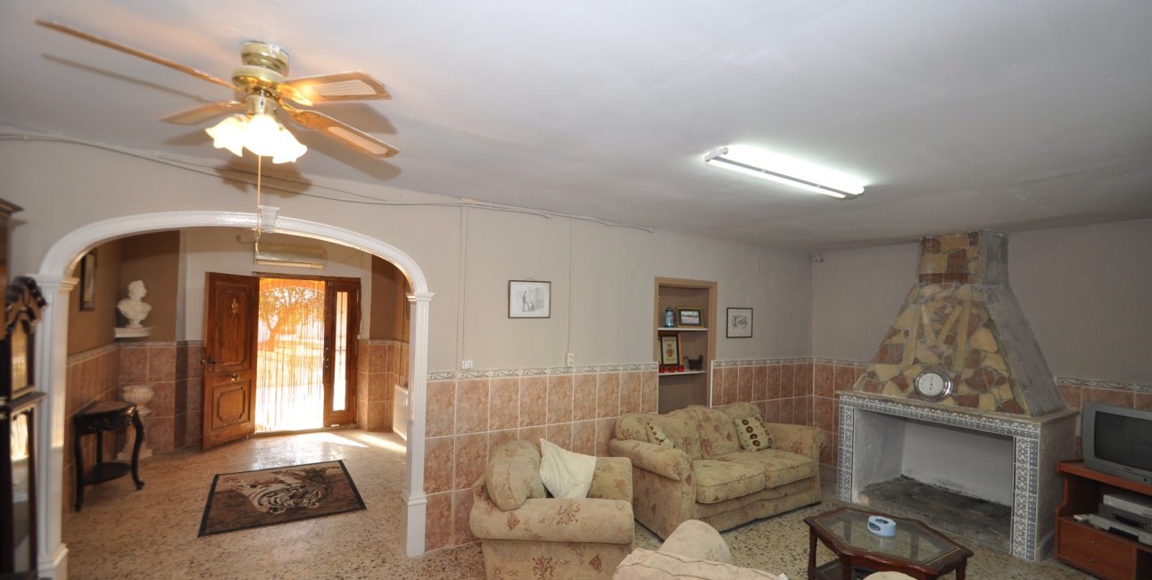 Resale - Country House -
Pinoso - Pinoso - Town