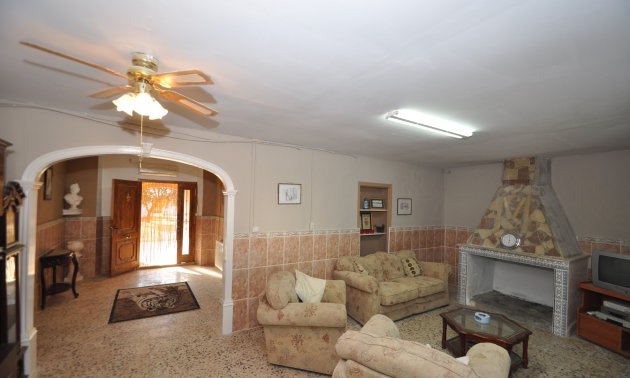 Resale - Country House -
Pinoso - Pinoso - Town