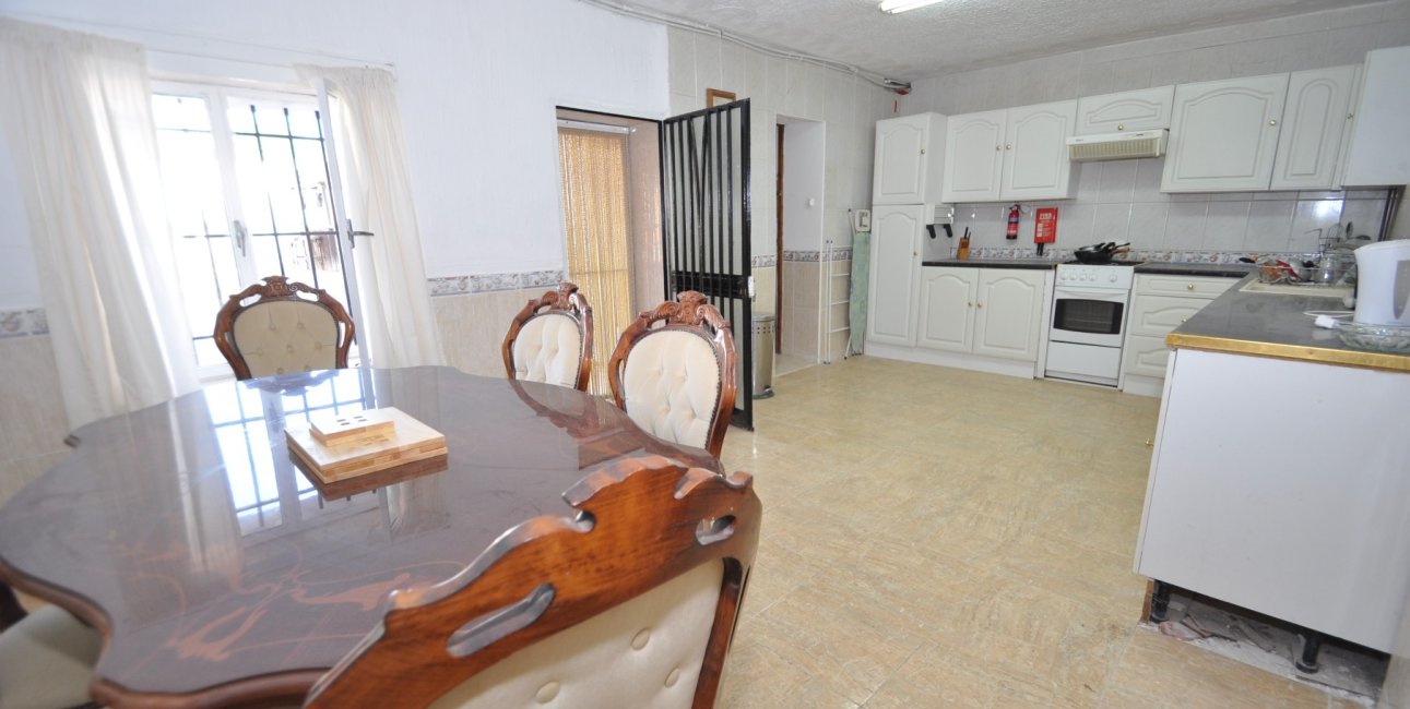 Resale - Country House -
Pinoso - Pinoso - Town