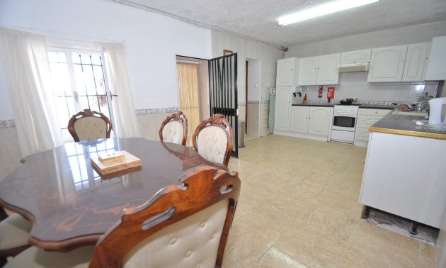Resale - Country House -
Pinoso - Pinoso - Town