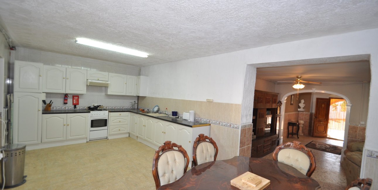 Resale - Country House -
Pinoso - Pinoso - Town