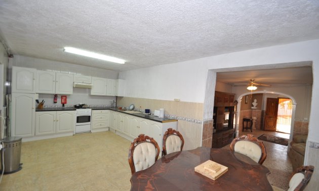 Resale - Country House -
Pinoso - Pinoso - Town