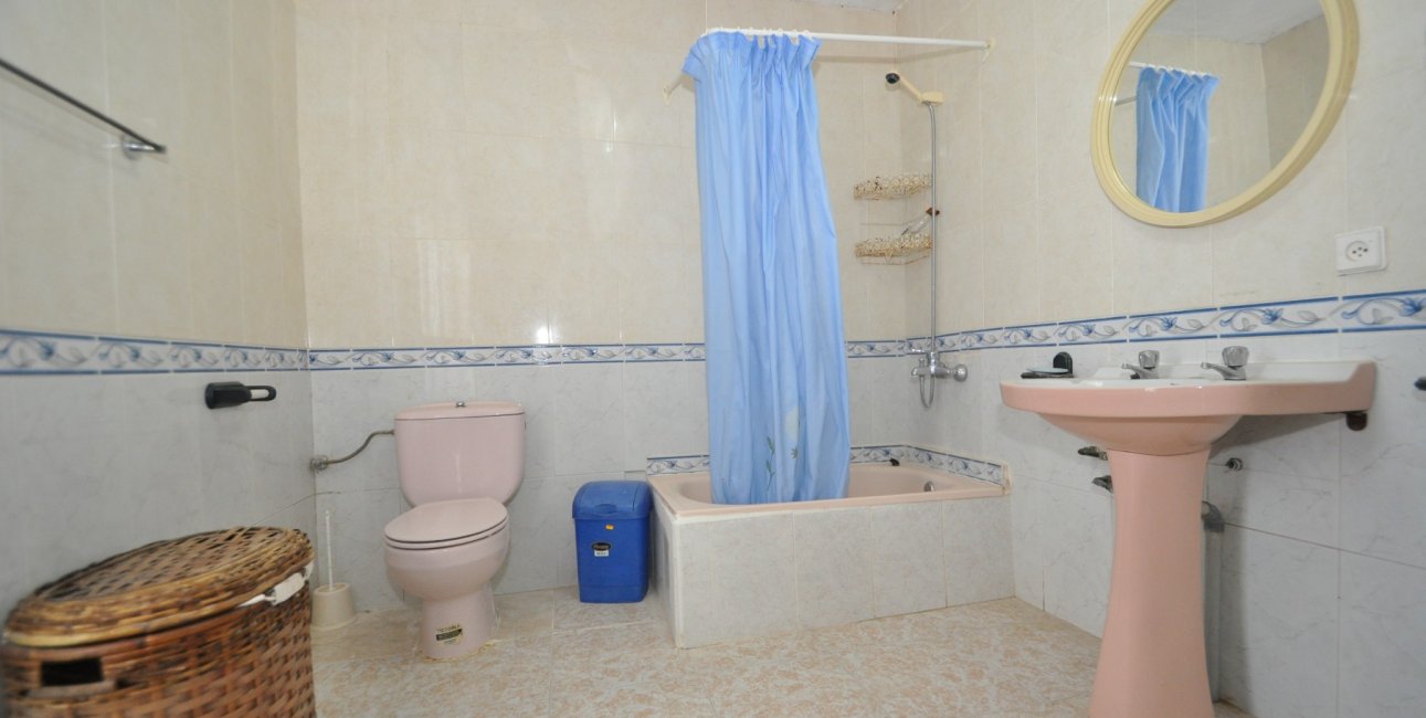 Resale - Country House -
Pinoso - Pinoso - Town