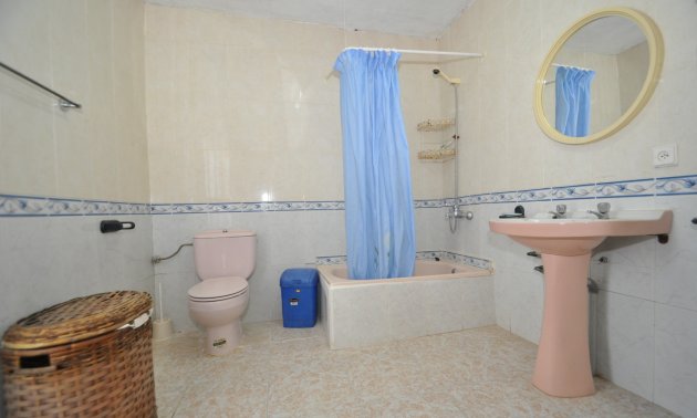 Resale - Country House -
Pinoso - Pinoso - Town