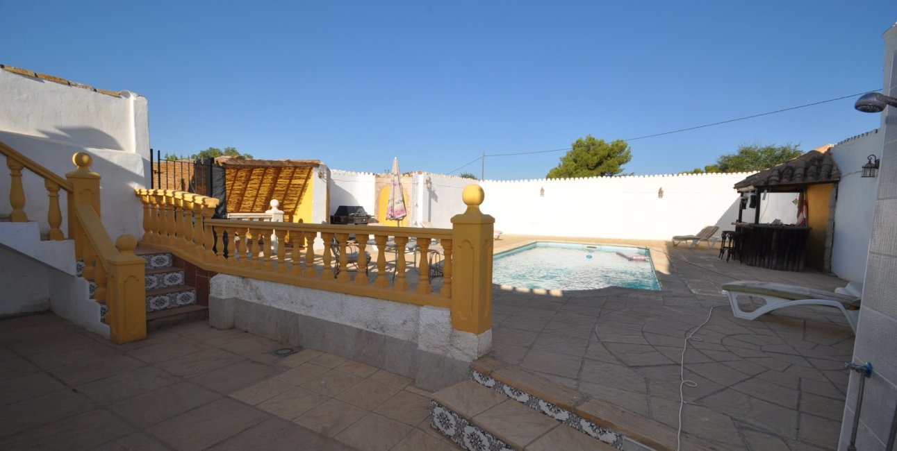Resale - Country House -
Pinoso - Pinoso - Town