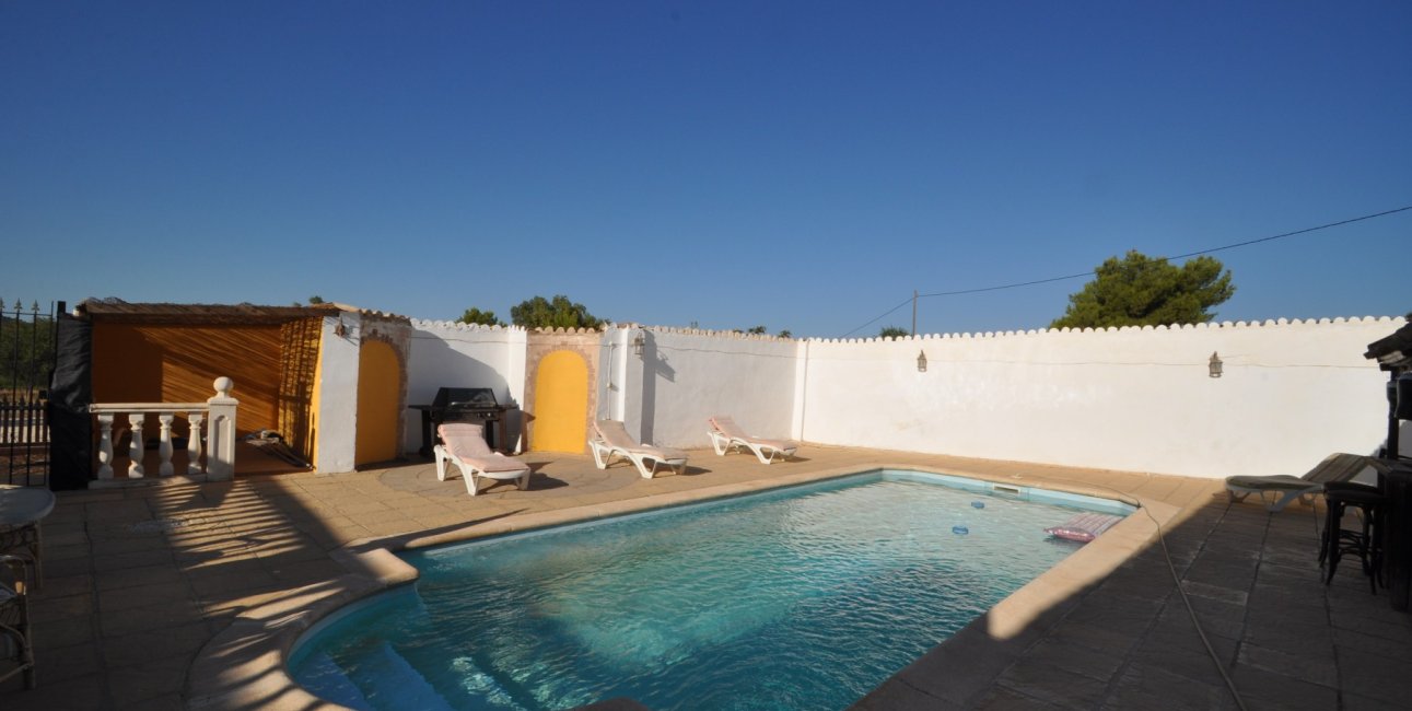 Resale - Country House -
Pinoso - Pinoso - Town