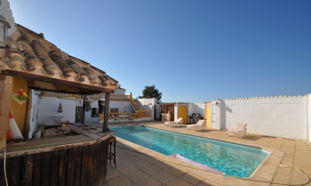 Resale - Country House -
Pinoso - Pinoso - Town