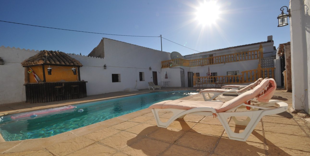 Resale - Country House -
Pinoso - Pinoso - Town