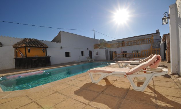 Resale - Country House -
Pinoso - Pinoso - Town