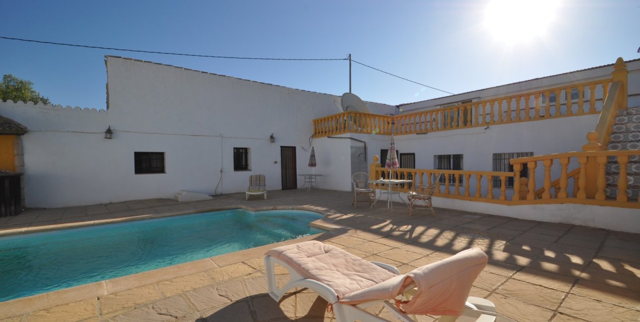 Resale - Country House -
Pinoso - Pinoso - Town