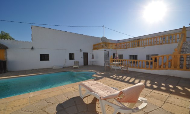 Resale - Country House -
Pinoso - Pinoso - Town