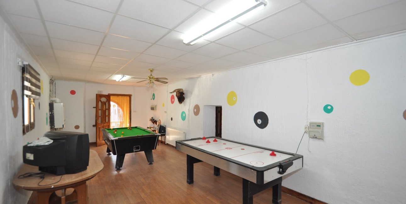 Resale - Country House -
Pinoso - Pinoso - Town