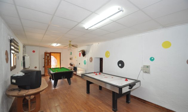 Resale - Country House -
Pinoso - Pinoso - Town