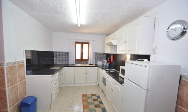 Resale - Country House -
Pinoso - Pinoso - Town