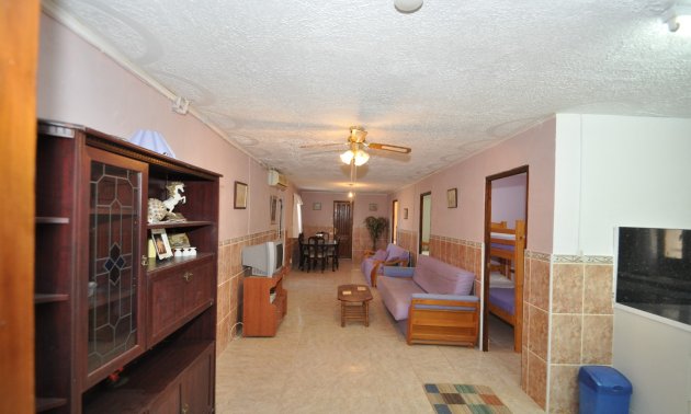 Resale - Country House -
Pinoso - Pinoso - Town