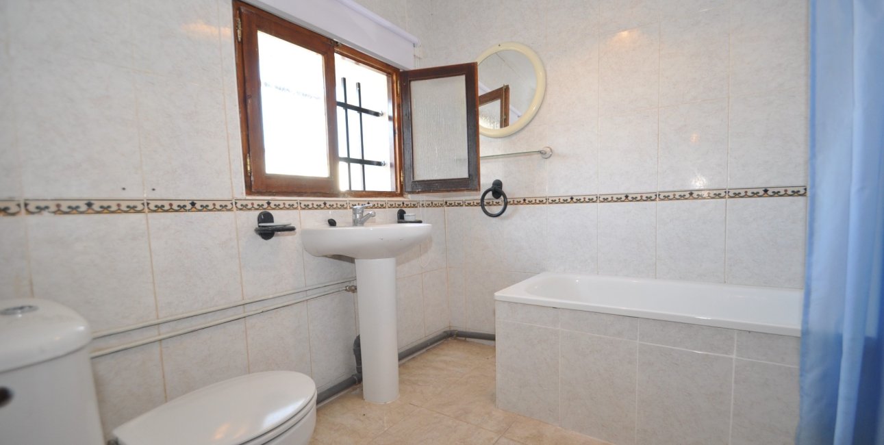 Resale - Country House -
Pinoso - Pinoso - Town