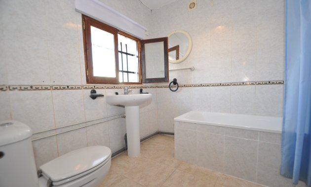 Resale - Country House -
Pinoso - Pinoso - Town